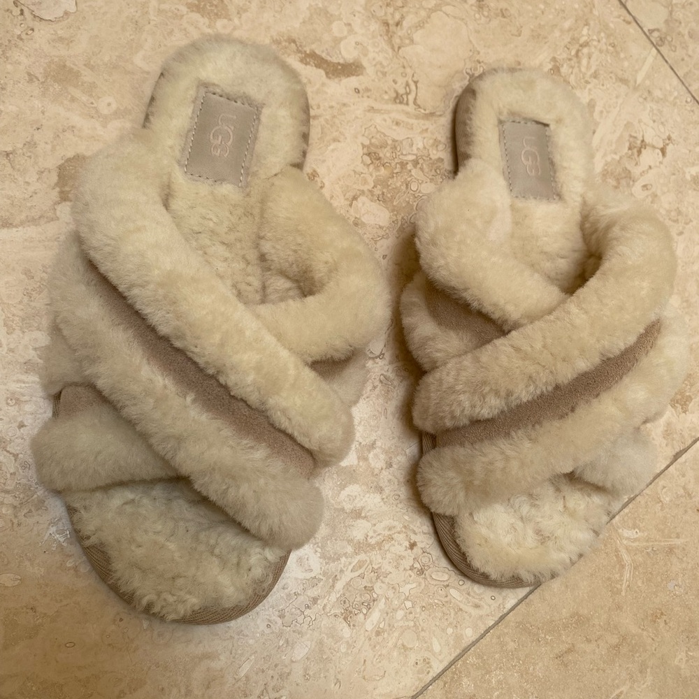 UGG Women's Cream Fluffy Slippers - Size 6 M